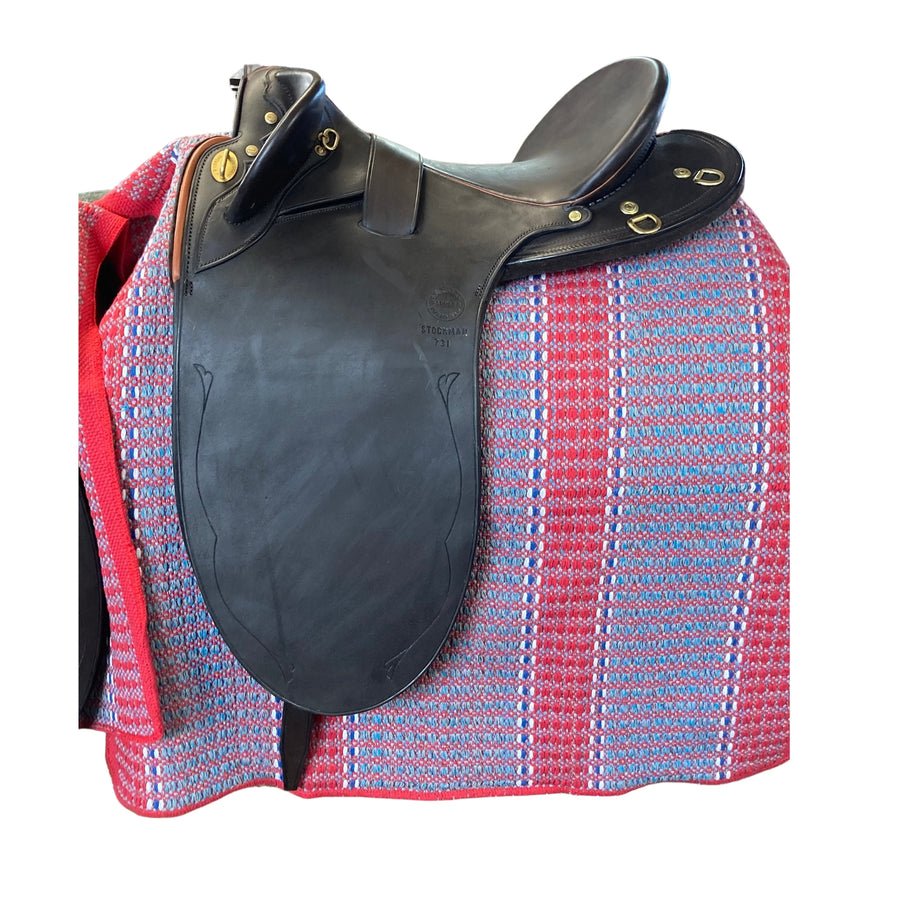 Stockman leather saddle on blanket